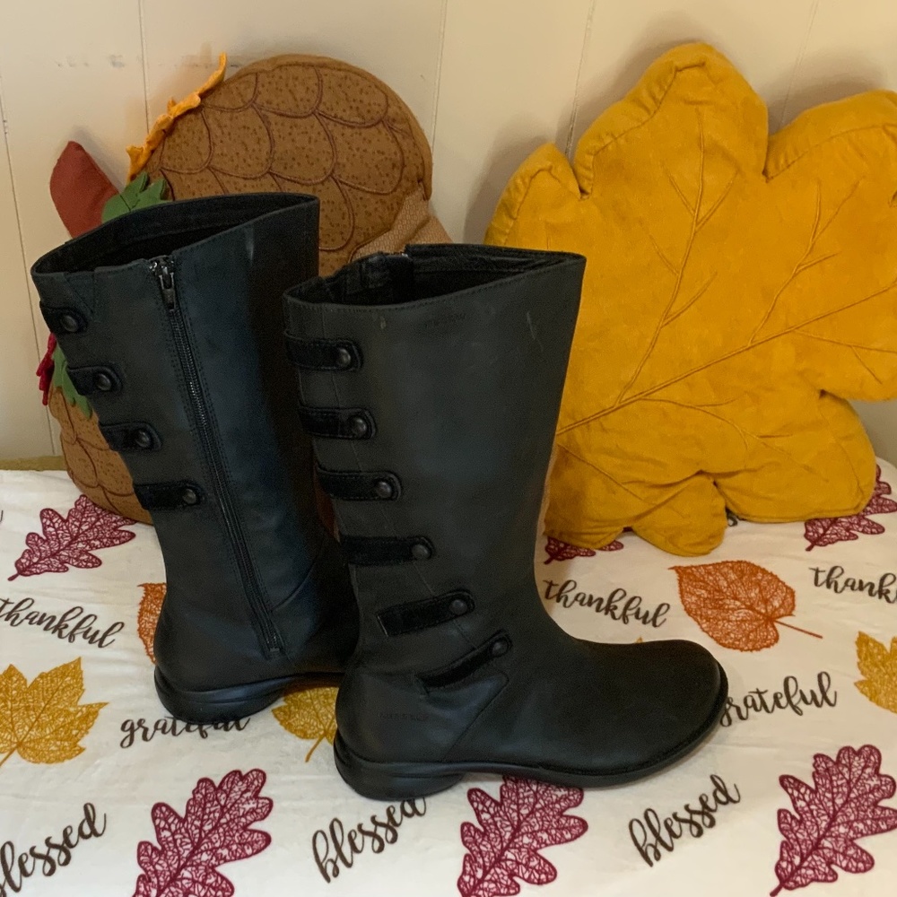 Merrills women’s size 9 Boots 14min. High